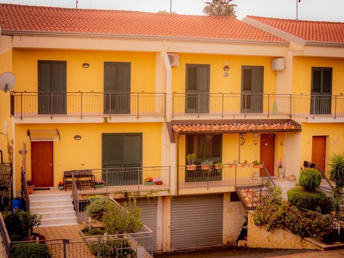 Bed & Breakfast Kalinka Motta SantʼAnastasia Exterior foto